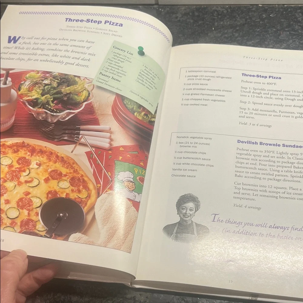 The Pampered Chef Busy Mom's Cookbook - Red and White Edition